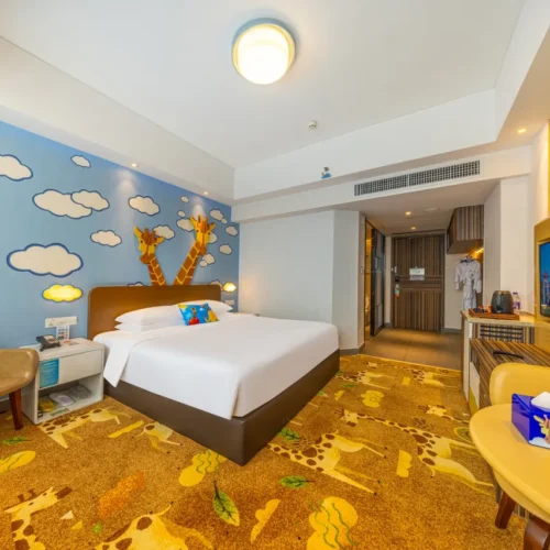 Giraffe Room-King Bed