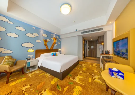 Giraffe Room-King Bed